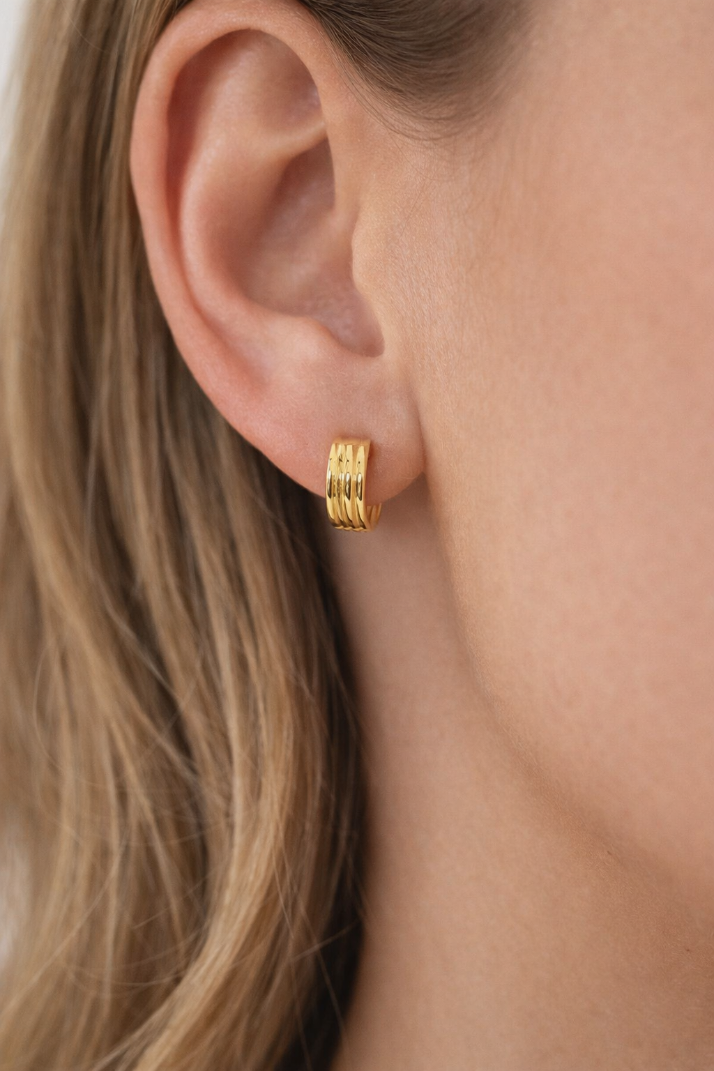 Gold Ribbed Huggie Hoops