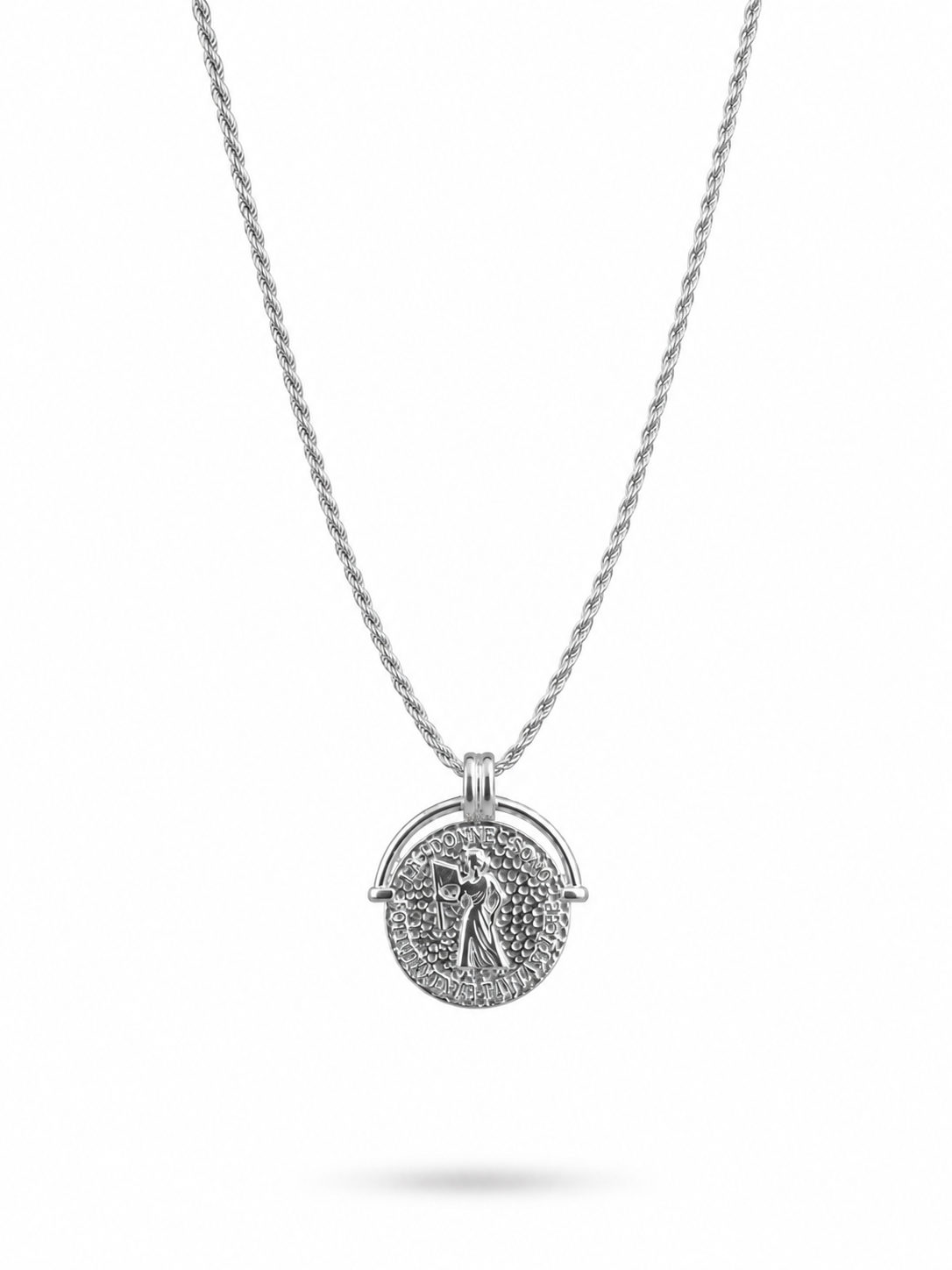Femme Pendant